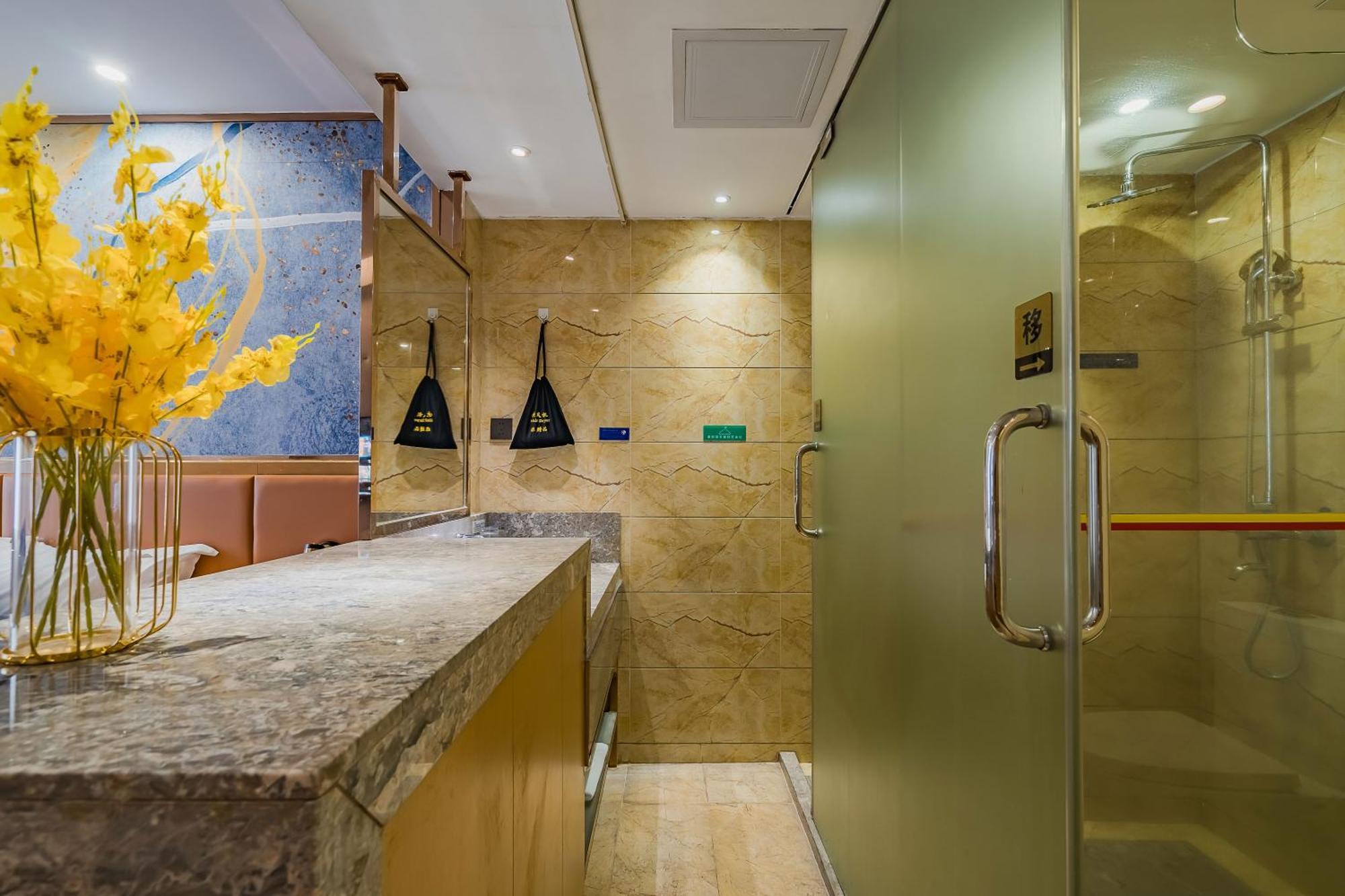 Super 8 Hotel Select Guangzhou Railway Station Xicun Subway Station 외부 사진